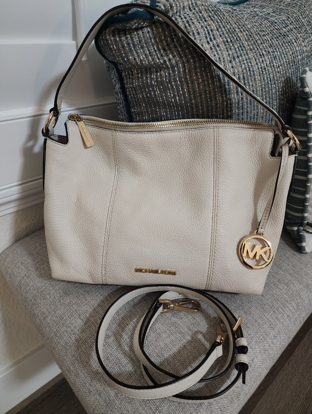Michael Kors Cream Pebbled Leather Shoulder Or Adjustable Crossbody - Picture 10 of 16